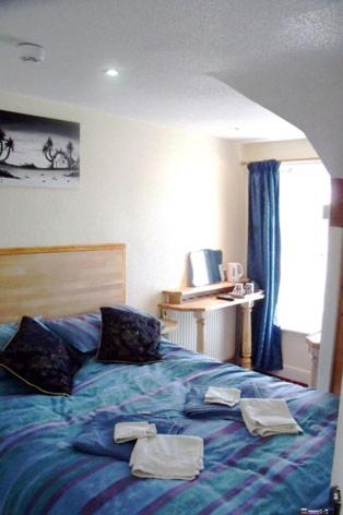 Marston Villa - image 2