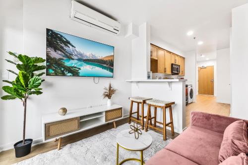Amazing studio in SM Promenade! Free parking! in Los Angeles, USA