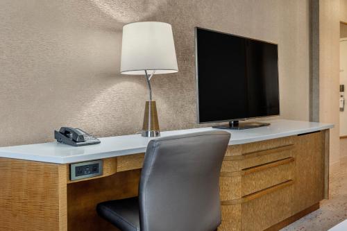 Deluxe, Guest room, 1 King, High floor