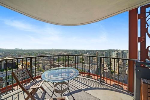 Panoramic Views 2 Bed 2 Bath Condo DT w Parking in Vancouver, Canada