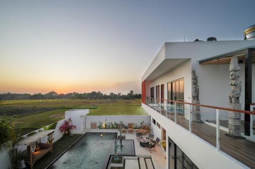 المنظر الخارجي, Kamalie Bali Villa 4 elegant rooms, rice Fields ,Ocean , Pool, jacuzzi, Rooftop and Staff to take ca in تانه لوت