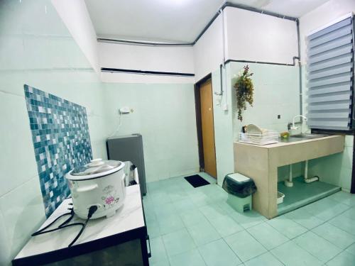 Maison avec 3&nbsp;chambre(s) de &nbsp;m² et 2&nbsp;salle(s) de bains privée(s) à Kampong Jelutong (Wadi Iman Homestay) in Ketereh