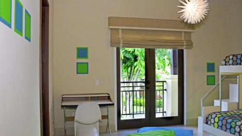 Villa in Red - image 10