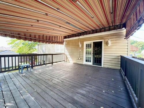 Campis Whole House in New Castle, USA