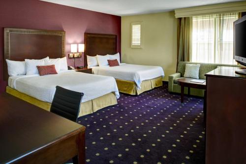 Courtyard by Marriott Kansas City Country Club Plaza