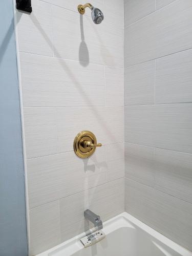 Budget Beverly Hills Cottage style 2 bedroom apt - 5 minutes from Rodeo Drive in Los Angeles, USA