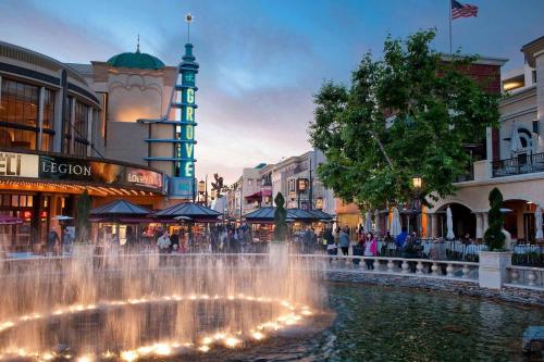 Budget Beverly Hills Cottage style 2 bedroom apt - 5 minutes from Rodeo Drive in Los Angeles, USA