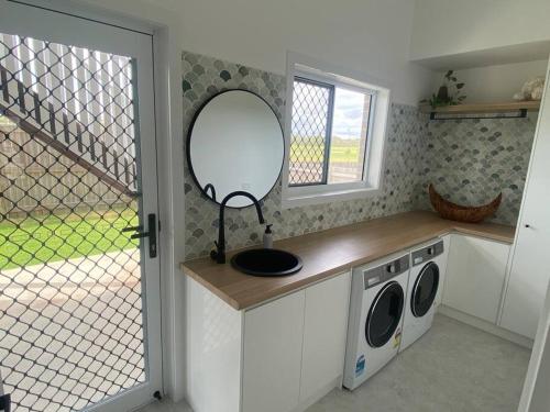 Rules Beach House QLD 4674- Opt 2 - 3BDR Unit, 2BR