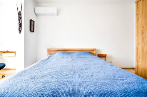 Work Friendly 2BR AC Terrace Str Parking 2