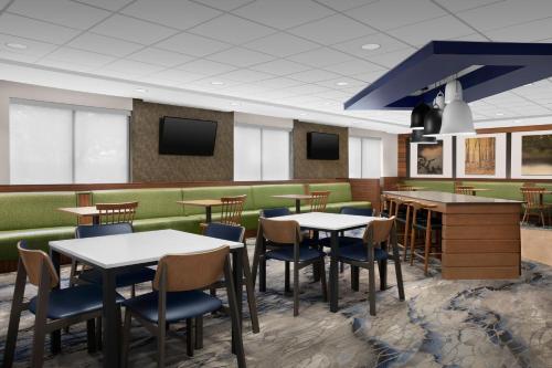 Fairfield Inn & Suites Dulles Airport - image 8