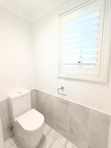 Cozy Room in Peaceful and Modern Baulkham Hills Home - BH1