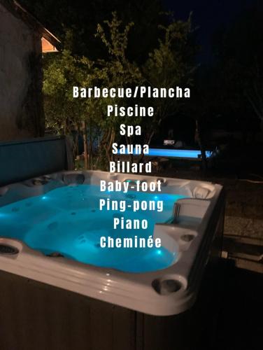 Villa Baptiste Spa Sauna Billard Piano ping-pong baby-foot Piscine près de Bordeaux gîte à louer Illats