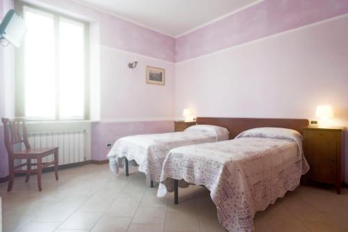 2 twin beds