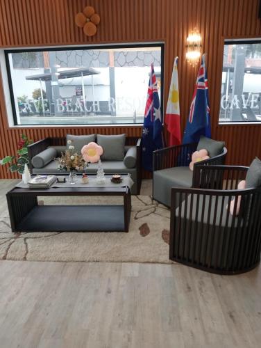 Shared lounge/TV area, Cave Beach Resort - Boutique Accommodation in Dingalan