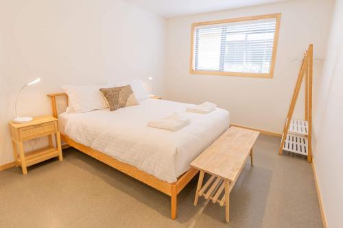 Sunny & Spacious on Scurr Terrace - image 4