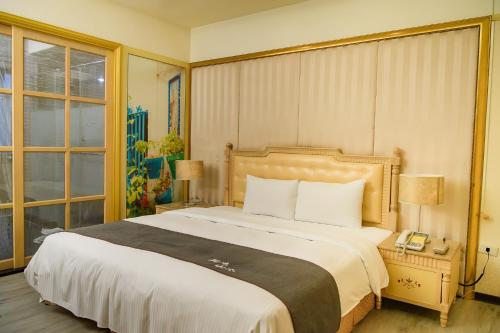 Standard Double Room image 4