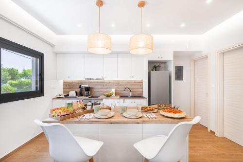virtuve, CALDERA close to the port, airport & Athens in Rafina (Attiki)