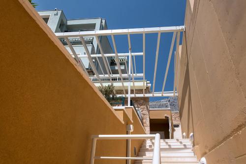 Studio Apartment with Partial Sea View image 7
