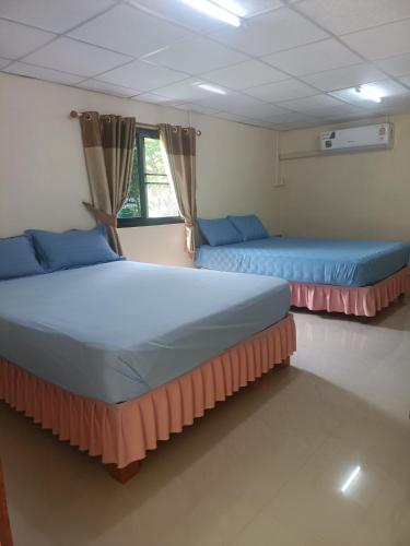 2 queen beds