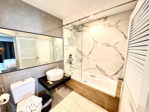 room detail thumbnail 2