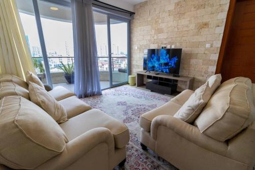 Elegant 2 BED apt in Kilimani with balcony views
