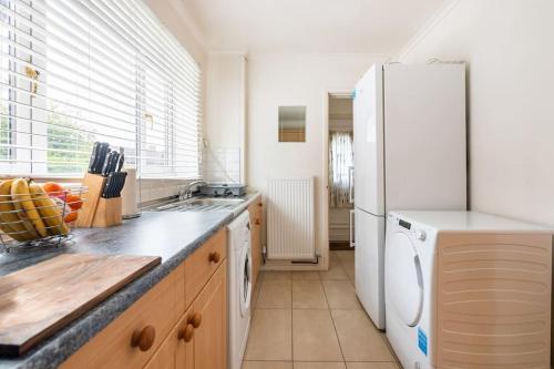 Casa grozava M6 J10, 8 beds, Free Parking, Max 10, Super Wifi, Casa grozava M6 J10, 8 beds, Free Parking, Max 10, Super Wifi,