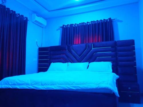 2 Bed - Sleeps 4 with Free Parking, Бенин-Сити (фото 10)
