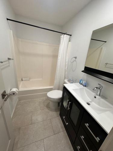 4-bed Wpb Home Near 95,airport,dt & Beaches in West Palm Beach, USA