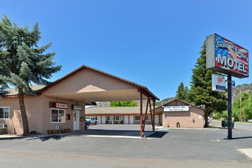 Entrance, Golden Eagle Motel in Dorris (CA)