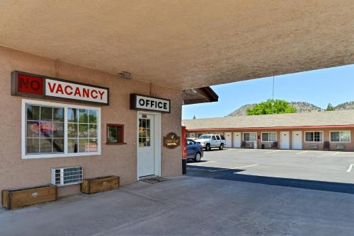 Golden Eagle Motel