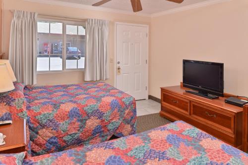 Double Room with Two Double Beds - Non-Smoking