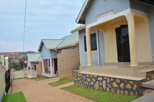 Skats, Pal Furnished Houses in Kyengera