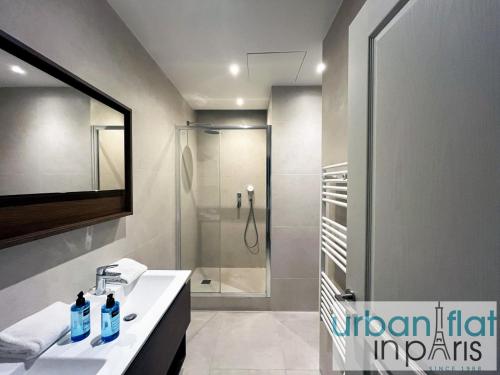 Urban Flat 119 - Spacious 5 Bedroom Flat in Paris - image 4