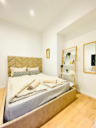 Ottakring Gem Shared 4-BR Retreat Breathtaking City Views, Vienna