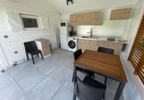 Bungalow "Doussin' Kreyol", au calme à 150m de la plage (Bungalow "Doussin' Kreyol", au calme a 150m de la plage) in Les Anses-d'Arlet