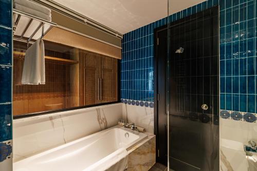room detail thumbnail 2
