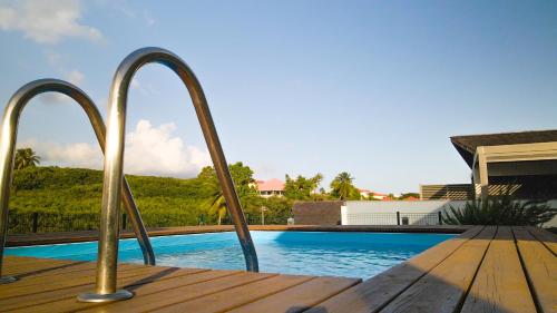 View, Studio avec piscine, a 3 minutes a pied des plages in Berard