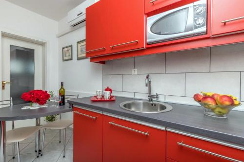 ห้องครัว, Apartments Kremenici in สเวติ วิด-มิโฮลยิเซ