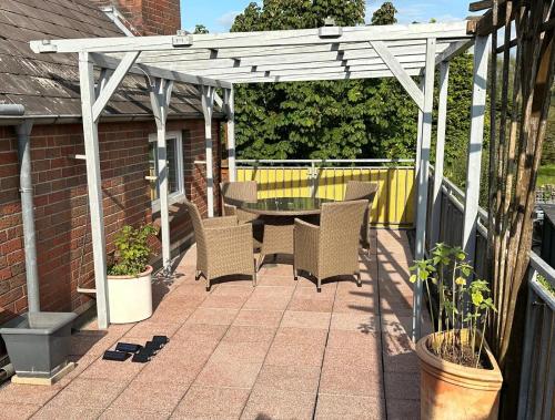 Terraza/balcón, Gästehaus Bützfleth, Rad-Hotel, Arbeit & Privat, Bed & Breakfast, Mitten am Elb-Rad-Wanderweg (Gastehaus Butzfleth, Rad-Hotel, Arbeit & Privat, Bed & Breakfast, Mitten am Elb-Rad-Wanderweg) in Stade