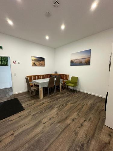 Gästehaus Bützfleth, Rad-Hotel, Arbeit & Privat, Bed & Breakfast, Mitten am Elb-Rad-Wanderweg (Gastehaus Butzfleth, Rad-Hotel, Arbeit & Privat, Bed & Breakfast, Mitten am Elb-Rad-Wanderweg) in Stade