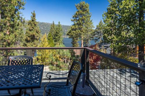 64 - Top of the Lake home in Big Bear Lake, USA