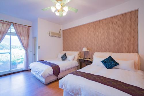 Hualien Travel near Yanzihkou Trail (Swallow Grotto)