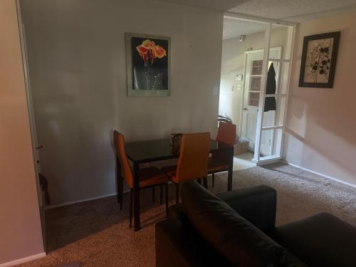 Quiet Cozy Haven for Relaxation & Work in Topeka, Kansas in Topeka, Vereinigte Staaten von Amerika