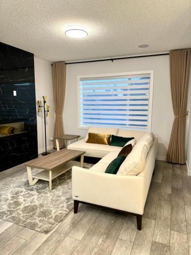 Serene Stay - Private Room and bath with Parking and Wi-Fi in Calgary, Canada