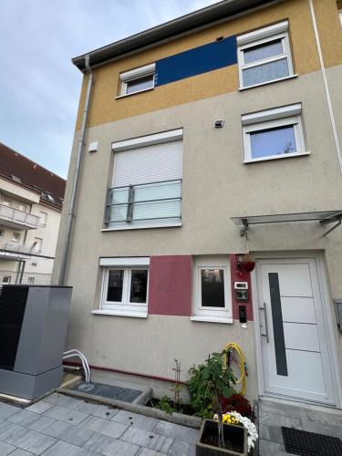 Зовнішній вигляд готелю, Delightful Studio with Balcony near Hockenheimring in Hockenheim