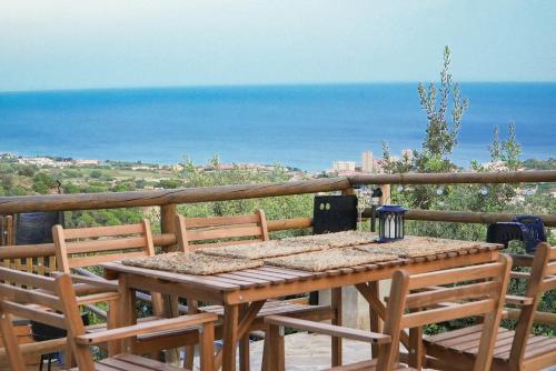 AAA View Private Terrace Outdoor Heated Hot Tub Family Fun in Tiana