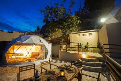 AAA View Private Terrace Outdoor Heated Hot Tub Family Fun in Tiana