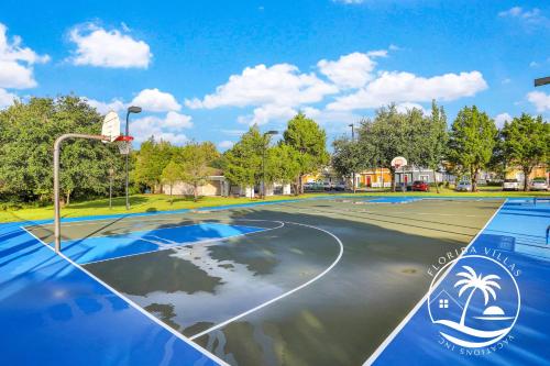 Delux 4 bedrooms Villa at Seven Dwrafs Resort - Close to Disney in Kissimmee, USA