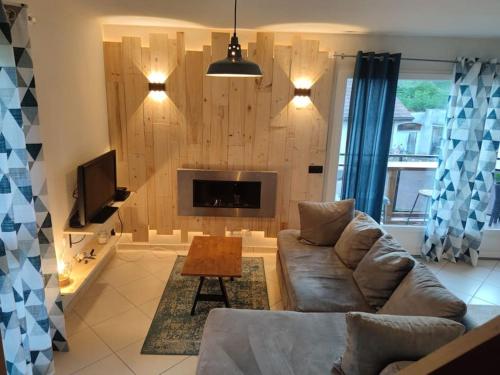 Pied des montagnes proche du lac d'Annecy in Aviernoz