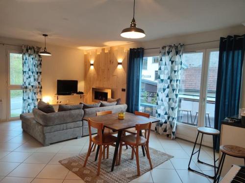 Pied des montagnes proche du lac d'Annecy in Aviernoz